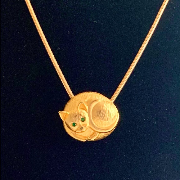 🎄🎁 GREEN EYED KITTY VTG/NEW. BROOCH OR CHAIN. 1” detailed gold - Picture 4 of 7